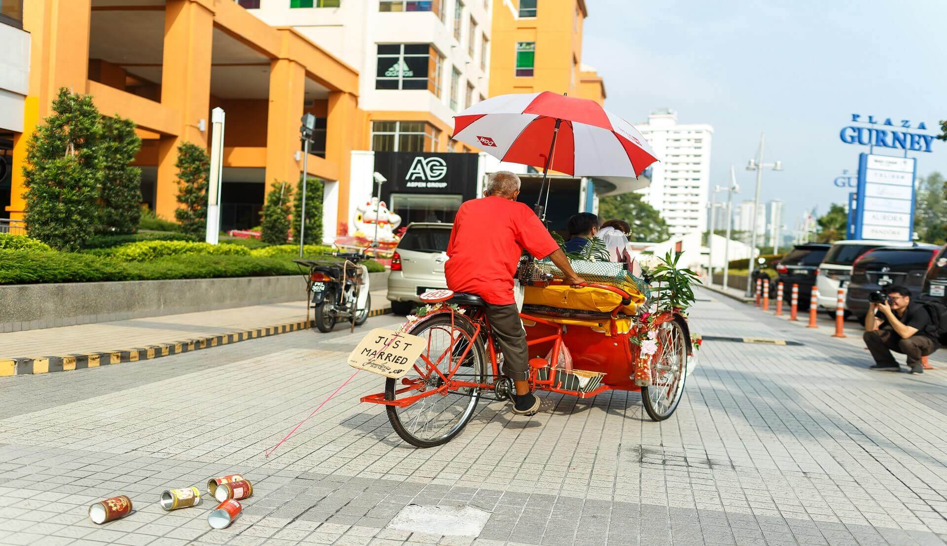 Sugar & Spice Events - Happily married couple on the trishaw with 